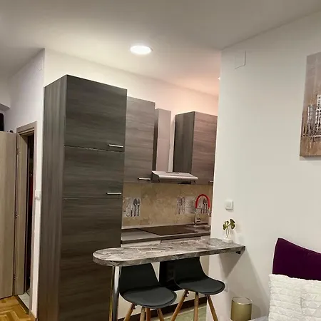 Sweet Living In Apartment